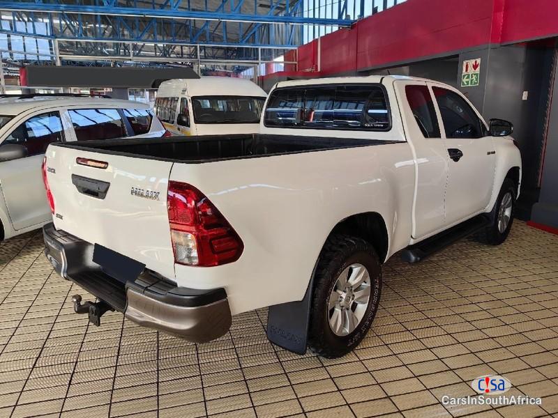 Toyota Hilux Manual 2016 - image 11