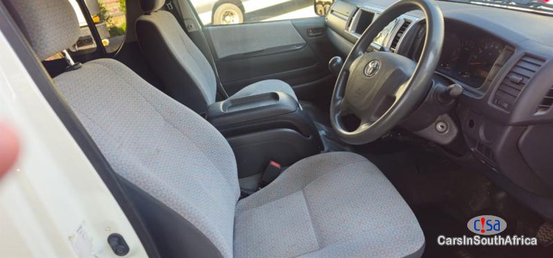 Toyota Quantum 2.5 Manual 2023 - image 2