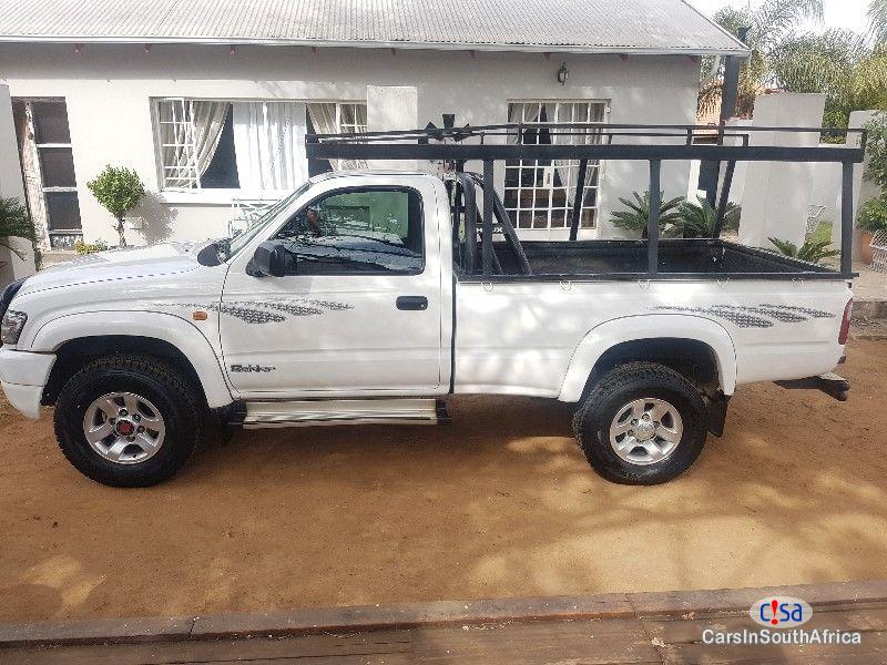 Picture of Toyota Hilux 2.7 Manual 2004 in KwaZulu Natal