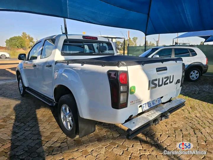 Isuzu KB300 D-Teq LX 4x4 Double-Cab Manual 2017 - image 2