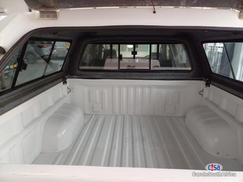 Toyota Hilux 2.7 Vvti Manual 2015 - image 2