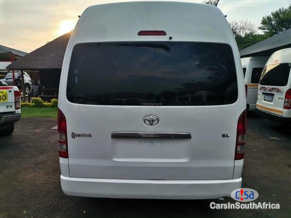 Toyota Quantum 2.5 D4D GL 14 Seater Manual 2018 - image 4