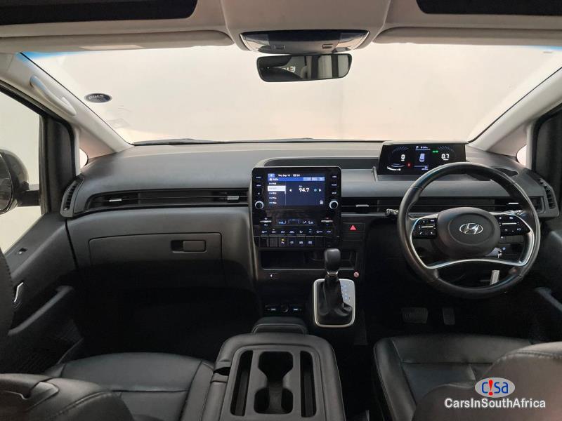 Hyundai 2.2D Executive 9 Seater 0684589780 Automatic 2022 in South Africa