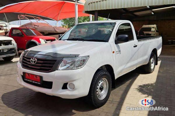 Toyota Hilux 2.5 D4-D Manual 2014 - image 2