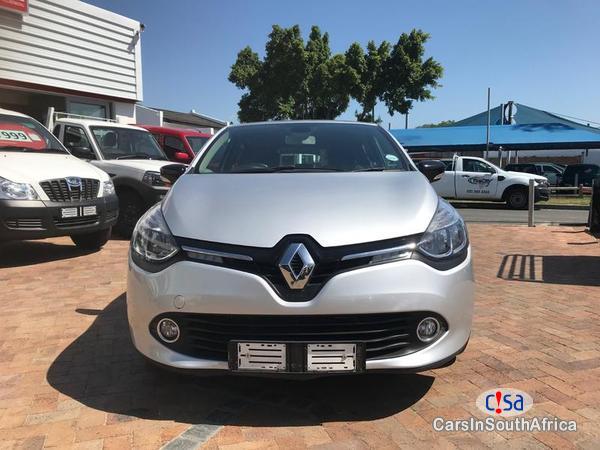 Renault Clio Manual 2016 - image 2