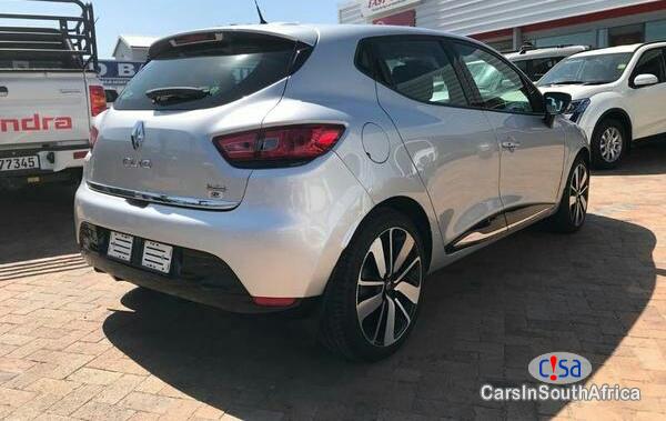 Renault Clio Manual 2016 - image 3
