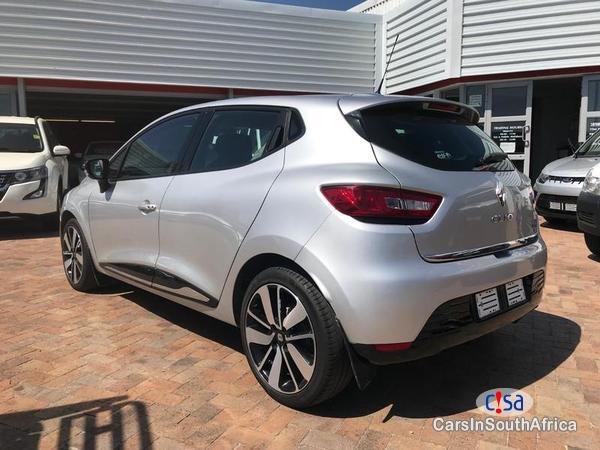 Renault Clio Manual 2016 - image 4