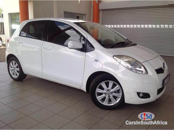 Pictures of Toyota Yaris 1.3 Manual 2011