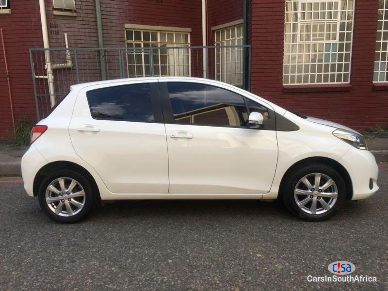 Pictures of Toyota Yaris 1.4 Manual 2015