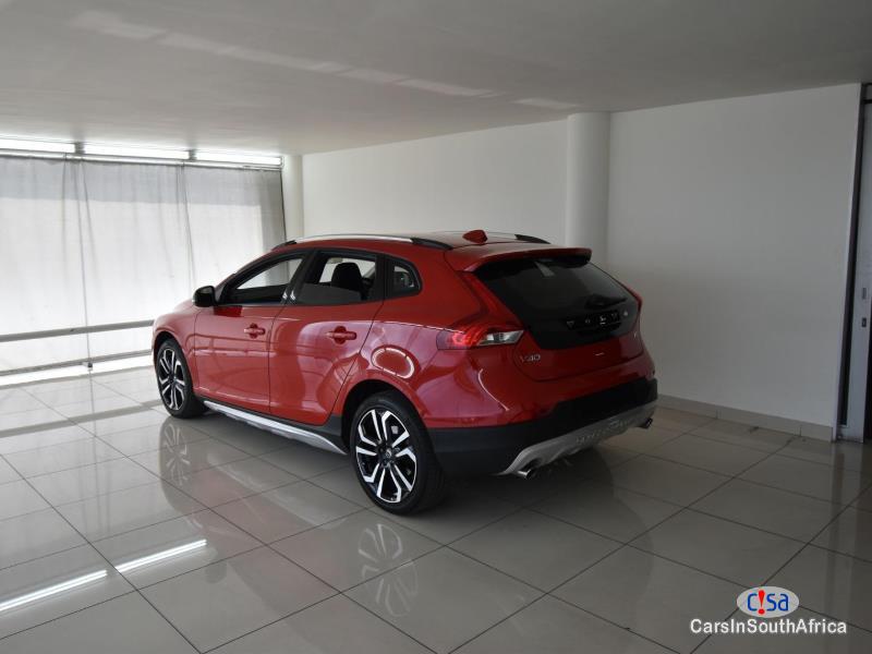 Volvo V40 2.0 Cross Country T5 AWD Momentum Automatic 2016 - image 2