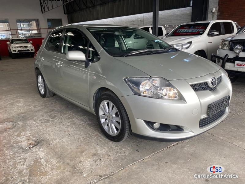 Pictures of Toyota Auris Hatchback Manual 2009