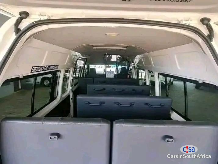 Toyota HiAce 2020 Toyota Quantum Sesifikile 2.5 D4D 0698183175 Manual 2020 - image 5