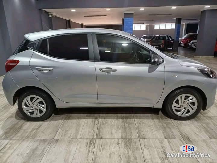Hyundai i10 Manual 2022 - image 3