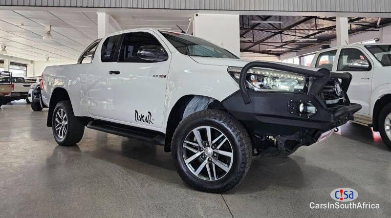 Toyota Hilux 2.8GD-6 Xtra Cab 4x4 Raider Dakar Automatic 2018 - image 2