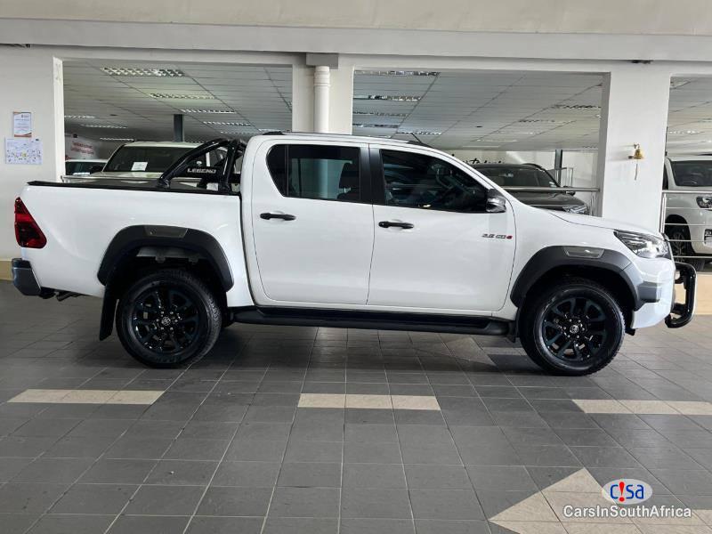 Toyota Hilux 2.8GD-6 Double Cab 4x4 Legend Automatic 2023 - image 3