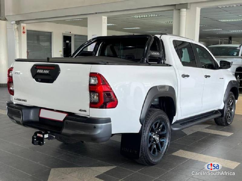 Toyota Hilux 2.8GD-6 Double Cab 4x4 Legend Automatic 2023 - image 4