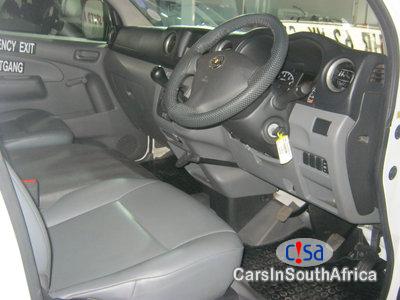 Nissan NV350 2.5 Nissan Nv350 16seates Manual 2017 - image 9
