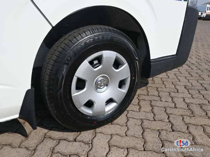 Toyota Quantum 2.5 Manual 2018 - image 3