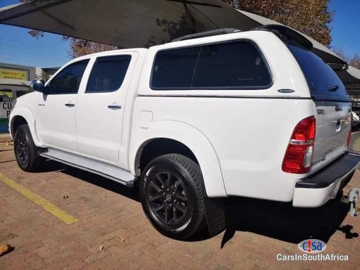 Toyota Hilux 3.0 Automatic 2015 - image 2
