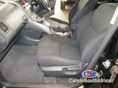 Toyota Auris 1.4 Manual 2011 - image 10