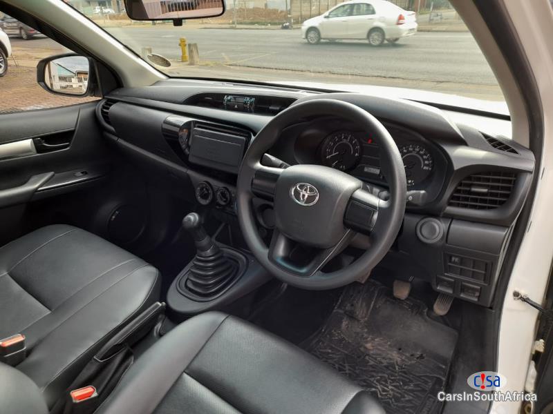 Toyota Hilux 2.4GD Manual 2017 - image 3