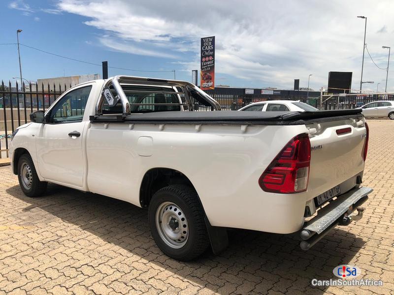 Toyota Hilux 2.4GD Manual 2017 - image 4
