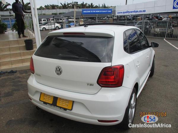 Volkswagen Polo Automatic 2015 - image 4