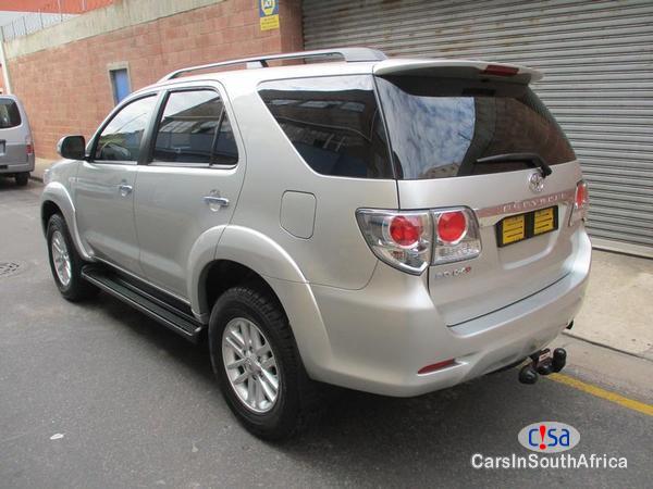 Toyota Fortuner 3.0 Automatic 2014 - image 2