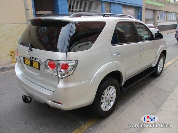 Toyota Fortuner 3.0 Automatic 2014 - image 4