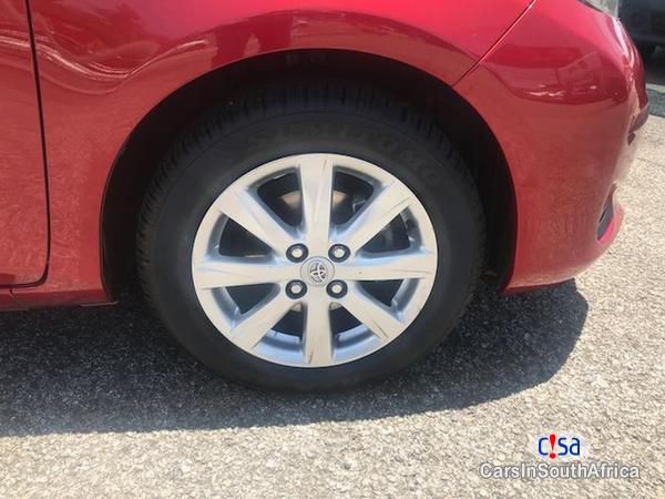 Toyota Yaris Manual 2013 - image 5