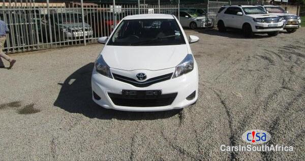 Toyota Yaris Manual 2017 - image 2