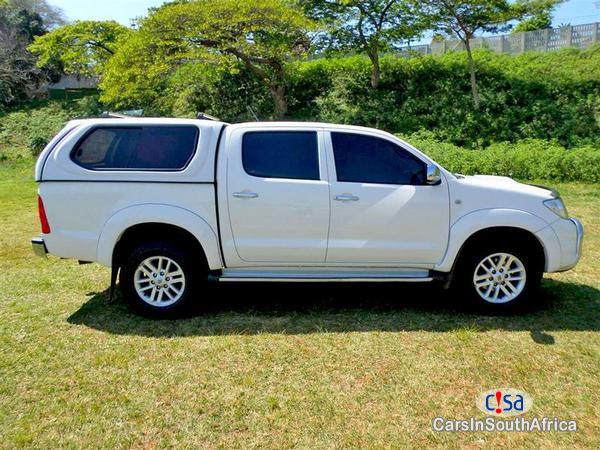 Toyota Hilux Manual 2010 - image 2