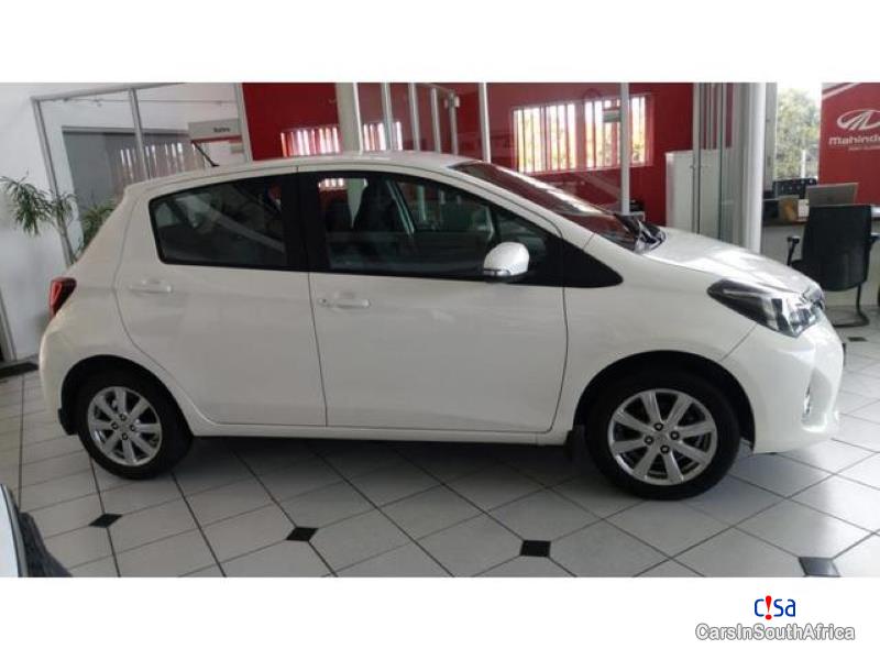 Toyota Yaris Manual 2017 - image 2