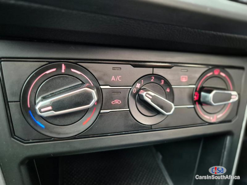 Volkswagen Polo 1.0Tsi Comfortline Automatic Call:0691808200 Automatic 2018 - image 9