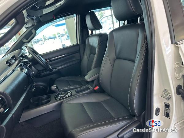 Toyota Hilux 2.8 GD-6 Raider 4x4 Double-Cab LEGEND Automatic 2022 - image 3