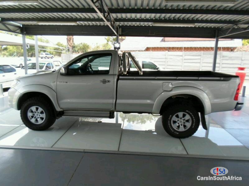 Toyota Hilux Manual 2010 - image 2