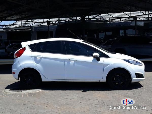 Ford Fiesta Manual 2013 - image 2