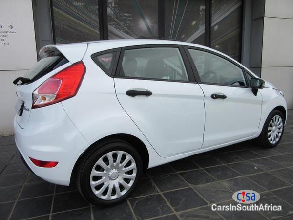 Ford Fiesta Manual 2015 - image 2