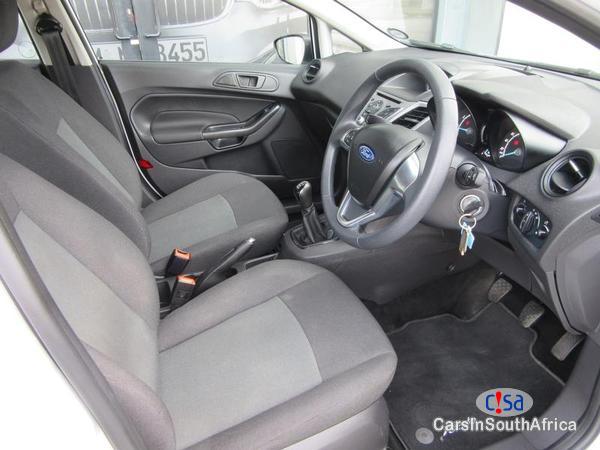 Ford Fiesta Manual 2015 - image 5