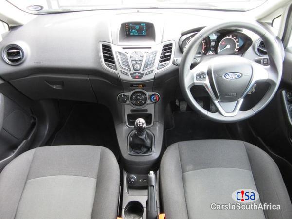 Ford Fiesta Manual 2015 - image 6