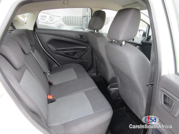 Ford Fiesta Manual 2015 - image 7