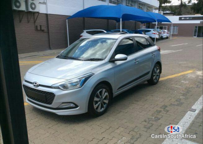 Hyundai i20 Manual 2016 - image 2