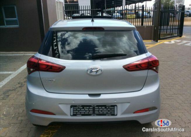 Hyundai i20 Manual 2016 - image 4
