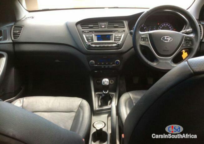 Hyundai i20 Manual 2016 - image 6