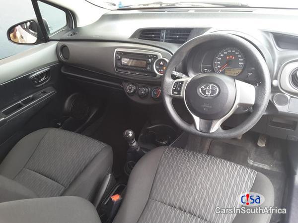 Toyota Yaris Manual 2016 - image 5