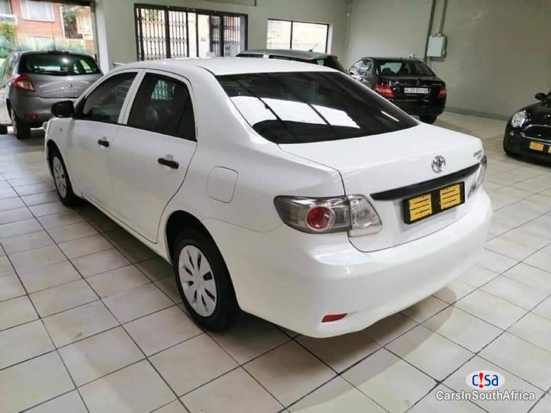 Toyota Corolla 1.6 Quest Manual 2018 - image 2