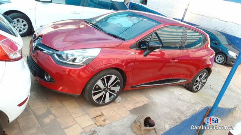 Renault Clio Manual 2013 - image 2