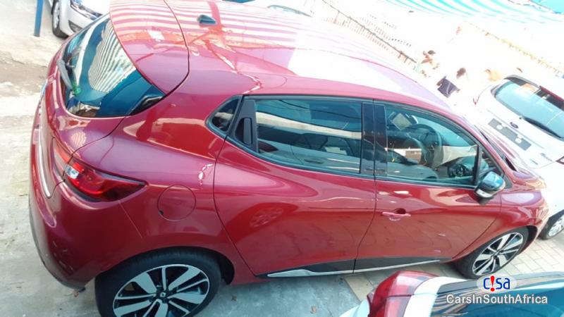 Renault Clio Manual 2013 - image 3