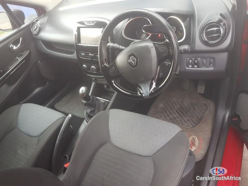 Renault Clio Manual 2013 - image 5