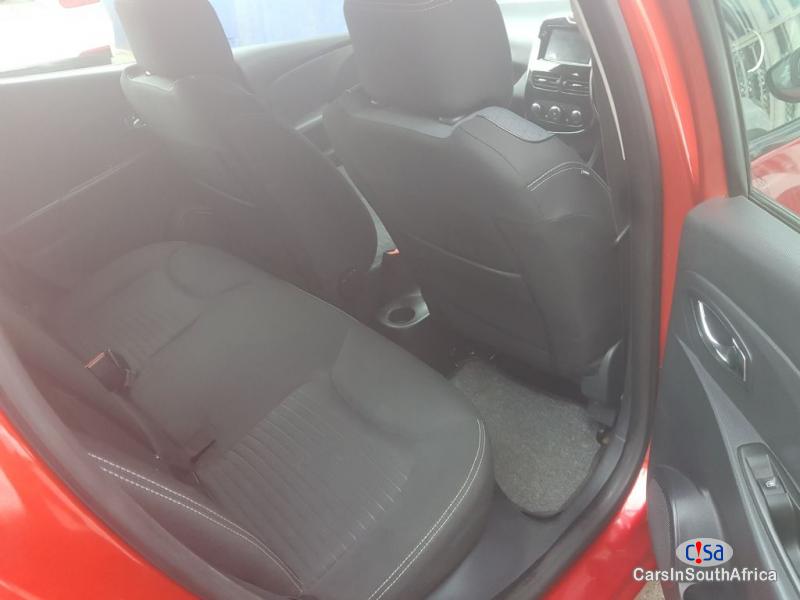 Renault Clio Manual 2013 - image 6